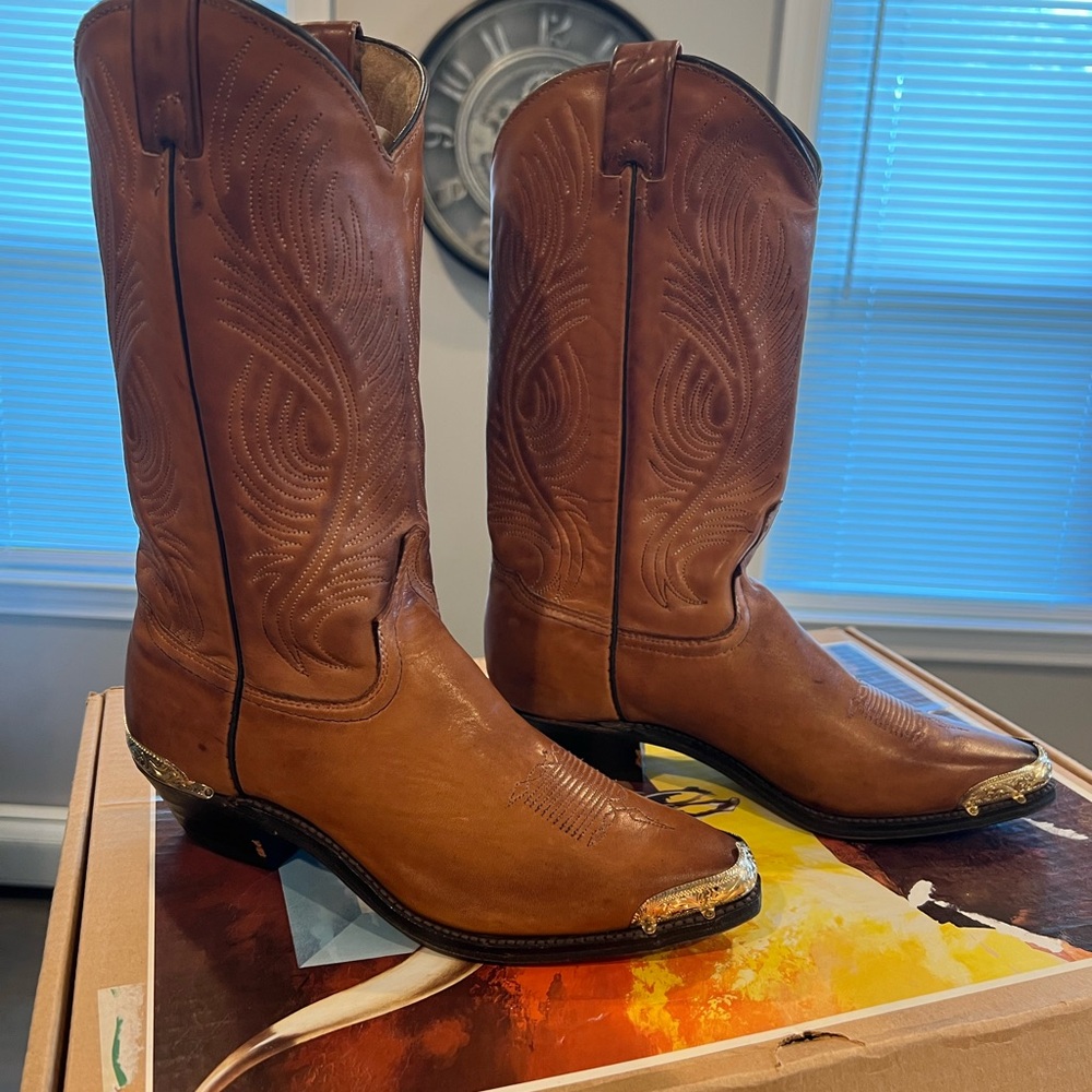 Abilene Boot Co. Brown Heeled Boots with Gold Tips - Picture 2 of 11